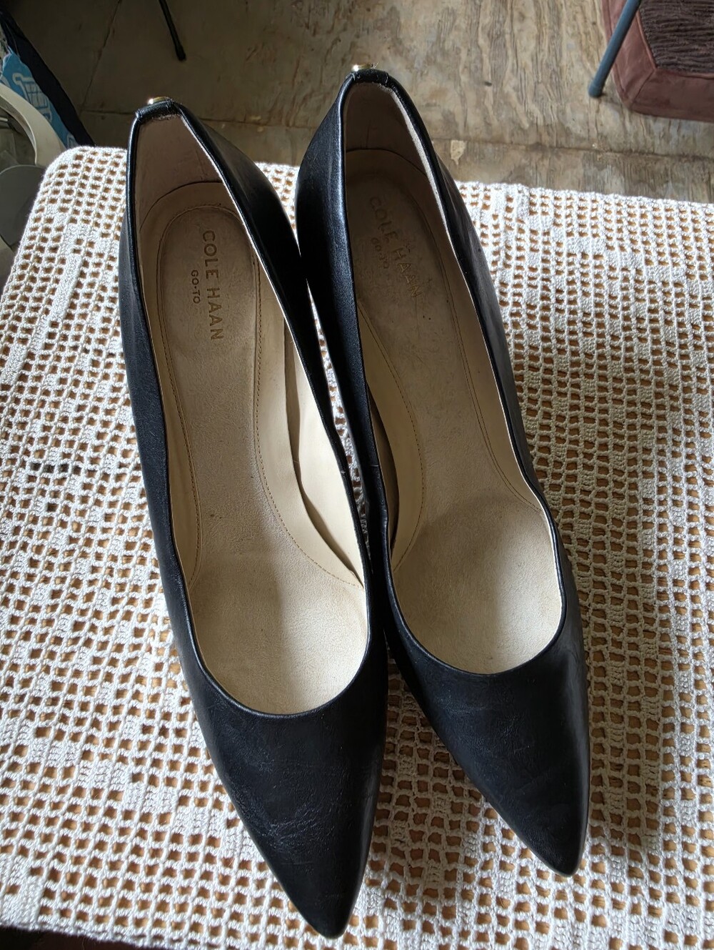 Cole Haan Black Pointed Leather Pumps with Neutral Insole